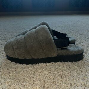 Ugg’s in a size 11 women’s and are a grey/green color